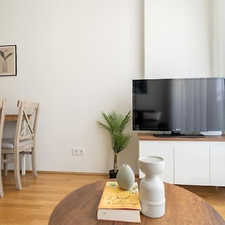 Trendy 1Br, Direct City Access By Hm Wenen Buitenkant foto