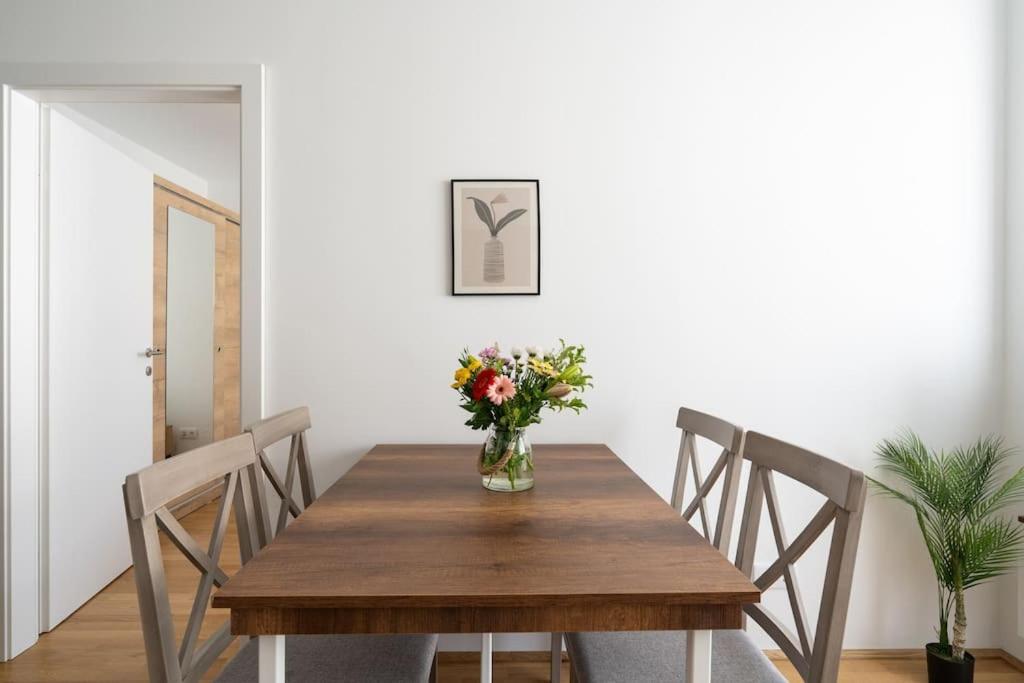 Trendy 1Br, Direct City Access By Hm Wenen Buitenkant foto