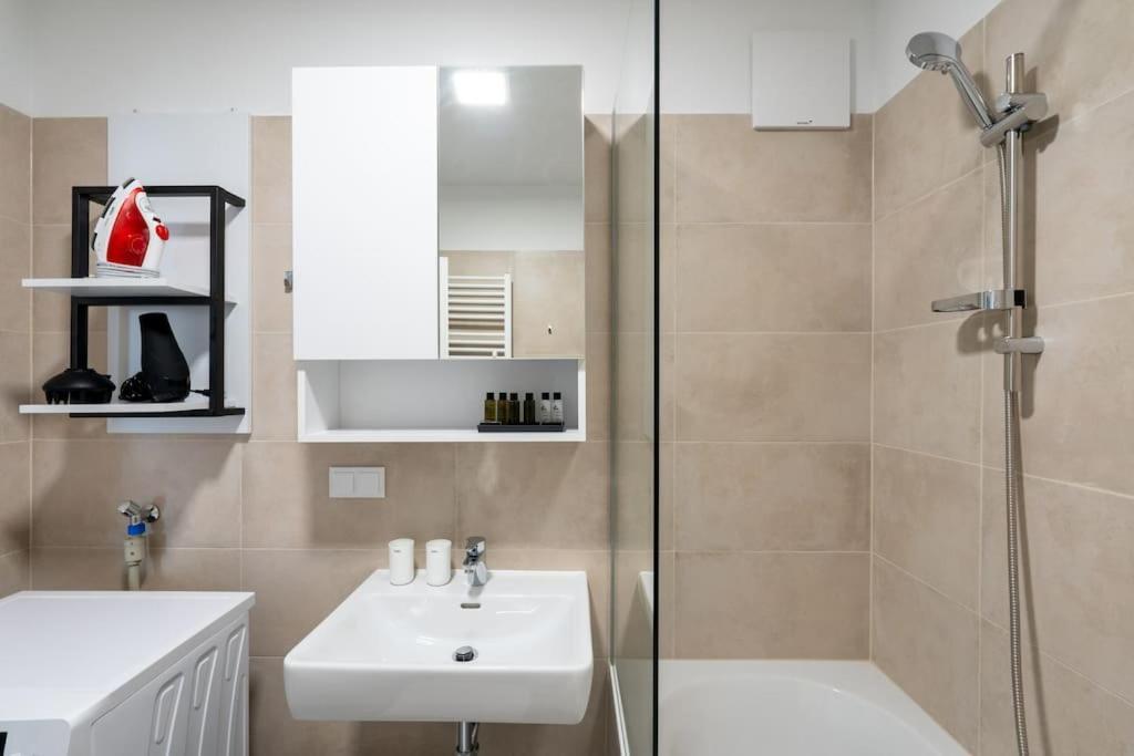 Trendy 1Br, Direct City Access By Hm Wenen Buitenkant foto