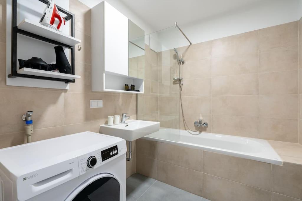 Trendy 1Br, Direct City Access By Hm Wenen Buitenkant foto